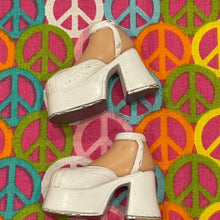 Load image into Gallery viewer, Bratz Footwear White Struttin Style Platform Shoes