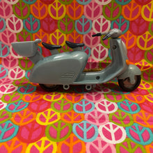 Load image into Gallery viewer, Lil' Bratz 2002 Blue Vespa Moped Scooter Two Seats Radio Compartment