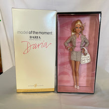 Load image into Gallery viewer, Mattel 2004 Model of the moment Daria Shopping Queen Doll Model Muse Gold Label #G8081