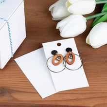 Load image into Gallery viewer, Juvale White Earring Display Cards, 200-Pack Hanging Earring Cards for Selling, Packaging, Storage, 500 GSM Thick and Sturdy Paper Material, Jewelry Holders (3.5x2 in)