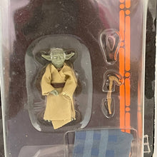 Load image into Gallery viewer, Hasbro 2014 Star Wars Black Series Yoda #22 Figure (Pre-Owned)
