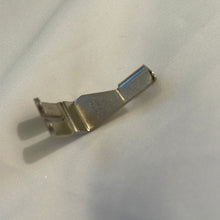 Load image into Gallery viewer, Singer Sewing Machine #161169 Pressure Foot Attachment (Pre-owned)