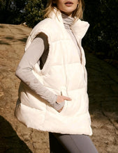 Load image into Gallery viewer, APAFES Women Winter Oversized Puffer Vest Quilted Lightweight Stand Collar Sleeveless Padded Puffy Jackets Coat with Pockets(Apricot-L)