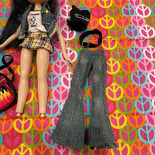 Load image into Gallery viewer, Bratz Style It Jade Doll Clothing and Accessories Lot - 20B #109