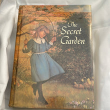 Load image into Gallery viewer, The Secret Garden Hardcover Illustrated Junior Library (Pre-Owned)