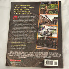 Load image into Gallery viewer, The Hunger Games: Official Illustrated Movie Companion Young Readers (Pre-owned)