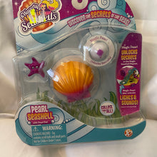 Load image into Gallery viewer, 2012 Waverly and the Magic Seashells Pearl Seashell with Pet Toy