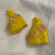 Load image into Gallery viewer, Bratz Shoefie snaps Shoes Yellow Platform Sandals (Pre-Owned)