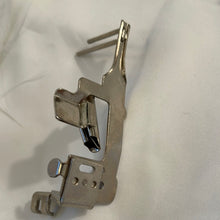 Load image into Gallery viewer, Singer Sewing Machine #81200 Binder Foot with Bias Tape Pins Attachment (Pre-owned)