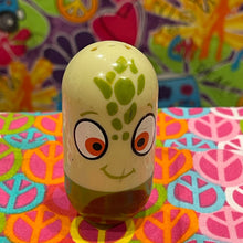 Load image into Gallery viewer, Kellogg's 2005-2006 Finding Nemo Squirt #12 Disney 3" Weeble Wobble Bean (Pre-owned)