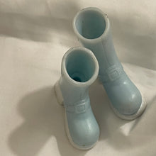 Load image into Gallery viewer, Bratz Doll Powder Blue &amp; White Platform Snow Boots (Pre-Owned)
