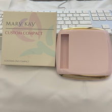 Load image into Gallery viewer, Vintage Mary Kay Cosmetic Products - Refillable Custom Compact #6468