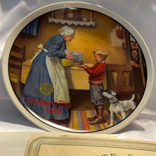 Load image into Gallery viewer, Vtg Bradford Exchange Norman Rockwell Plate 1986 The Pantry Raid 8.2" Mothers Day (Pre-owned)
