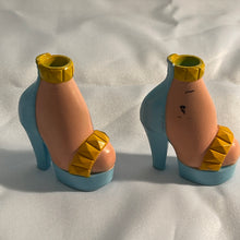 Load image into Gallery viewer, Bratz Shoefie snaps Shoe - Sea Blue & Gold High Heels (Pre-owned)