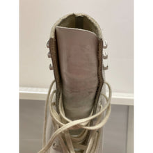 Load image into Gallery viewer, Riedell Youth White Leather Ice Skates Fiesta Blade Guards Jr Size 1 (Pre-owed)
