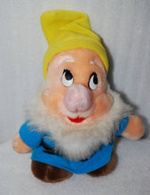 Load image into Gallery viewer, Disneyland Walt Disney World Snow White Happy 7" Plush Doll Toy (Pre-Owned)