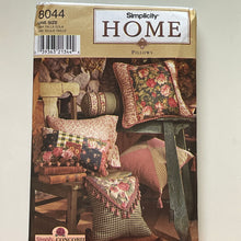 Load image into Gallery viewer, Simplicity 1999 Home Decorating 8044 Sewing Patterns Retro Pillows
