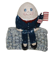 Load image into Gallery viewer, Enesco 2001 Belsnickle Humpty Dumpty on the Wall Figurine #863319