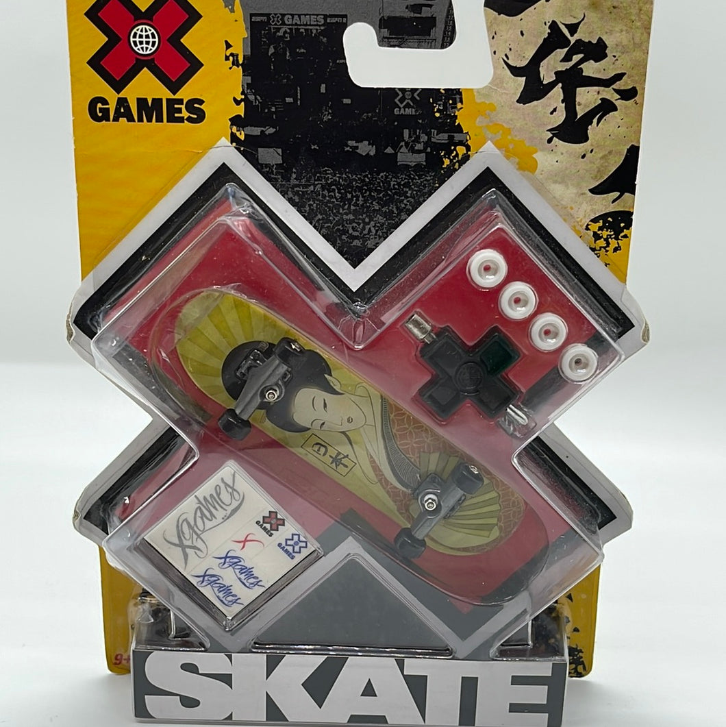 Mattel 2008 X Game Finger Sports Skate Board Toy N6683 Geisha Lady