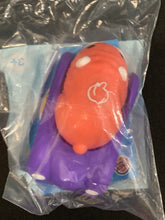 Load image into Gallery viewer, Burger King 2010 Pets On-The-Move Zhu Zhu Pets Peachy Hamster