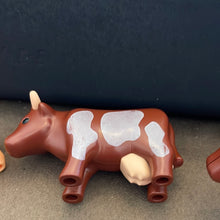 Load image into Gallery viewer, Vtg Playmates Farm Animals 2 Brown Cow Bulls And Faceless Pig (Pre-owned)
