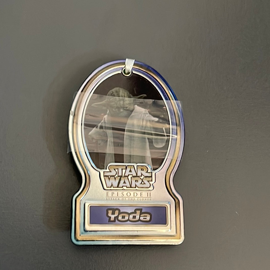 Star Wars 2002 Metal Tag Yoda Episode II Attack of the Clones Backpack Clip Keychain