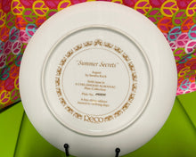 Load image into Gallery viewer, Sandra Kuck Summer Secrets Collector 9.25" Plate #0928AC (Pre-owned)
