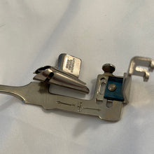 Load image into Gallery viewer, Singer Sewing Machine #81200 Binder Foot with Bias Tape Pins Attachment (Pre-owned)
