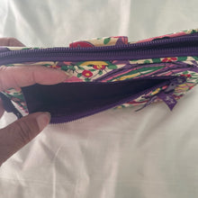 Load image into Gallery viewer, Vera Bradley Multicolor Floral Women&#39;s Bag Quilted Wallet
