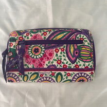 Load image into Gallery viewer, Vera Bradley Multicolor Floral Women&#39;s Bag Quilted Wallet
