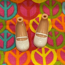Load image into Gallery viewer, Bratz Footwear Girlz Kids White Dress Shoes

