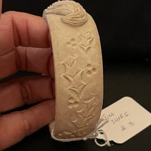 Load image into Gallery viewer, RARE Vintage 1990 Jim Shore Santa Unpainted Resin Bangle Bracelet Blank JS 90 Copyright #3

