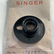 Load image into Gallery viewer, Singer Tophat Fashion Disc Cam #2 Scallop #172187 for 401 &amp; 403 (Pre-owned)
