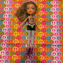Load image into Gallery viewer, Bratz Yasmin Study Abroad Doll Lot 20B -#19 NO SHOES
