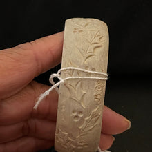 Load image into Gallery viewer, RARE 1990 Jim Shore Santa Unpainted Resin Bracelet Blank JS 90 Copyright #7
