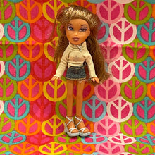 Load image into Gallery viewer, Lil&#39; Bratz Doll Yasmin Funk &quot;n Glow Collection
