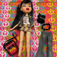 Load image into Gallery viewer, Bratz Style It Jade Doll Clothing and Accessories Lot - 20B #109
