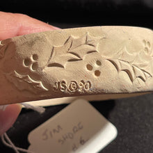 Load image into Gallery viewer, RARE Vintage 1990 Jim Shore Santa Unpainted Resin Bangle Bracelet Blank JS 90 Copyright #6
