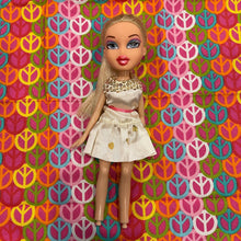 Load image into Gallery viewer, Bratz Cloe Doll Lot 20B #77 As shown
