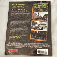 Load image into Gallery viewer, The Hunger Games: Official Illustrated Movie Companion Young Readers (Pre-owned)
