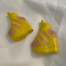 Load image into Gallery viewer, Bratz Shoefie snaps Shoes Yellow Platform Sandals (Pre-Owned)
