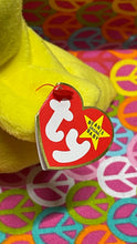 Load image into Gallery viewer, Ty Beanie Babies Quakers the Duck Bird (Retired)
