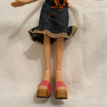 Load image into Gallery viewer, MGA Bratz Strut it Cloe Doll Pink Lipstick (Pre-Owned)
