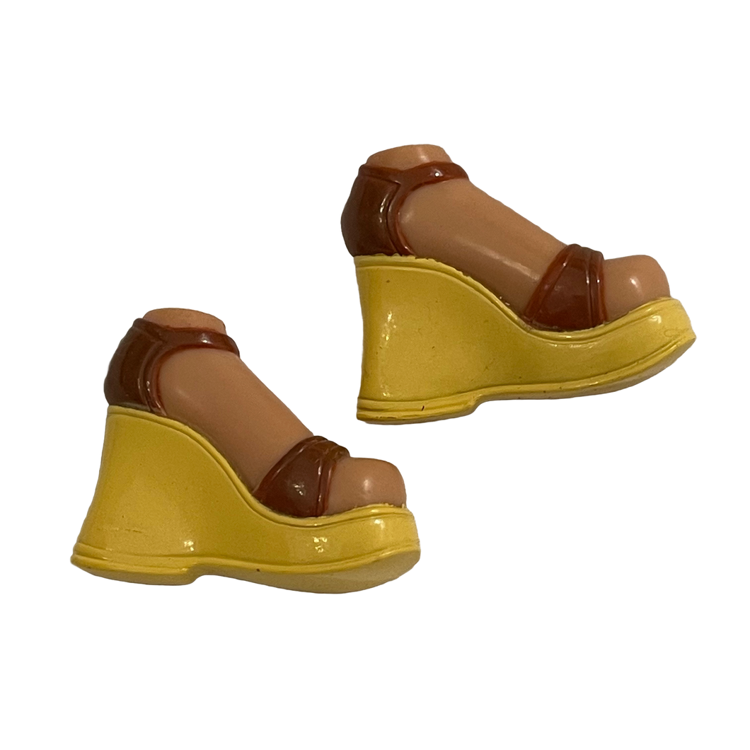 MGA Bratz Doll Yasmin Strut it First Edition Rust with Yellow Platform Heel Shoes (Pre-owned)