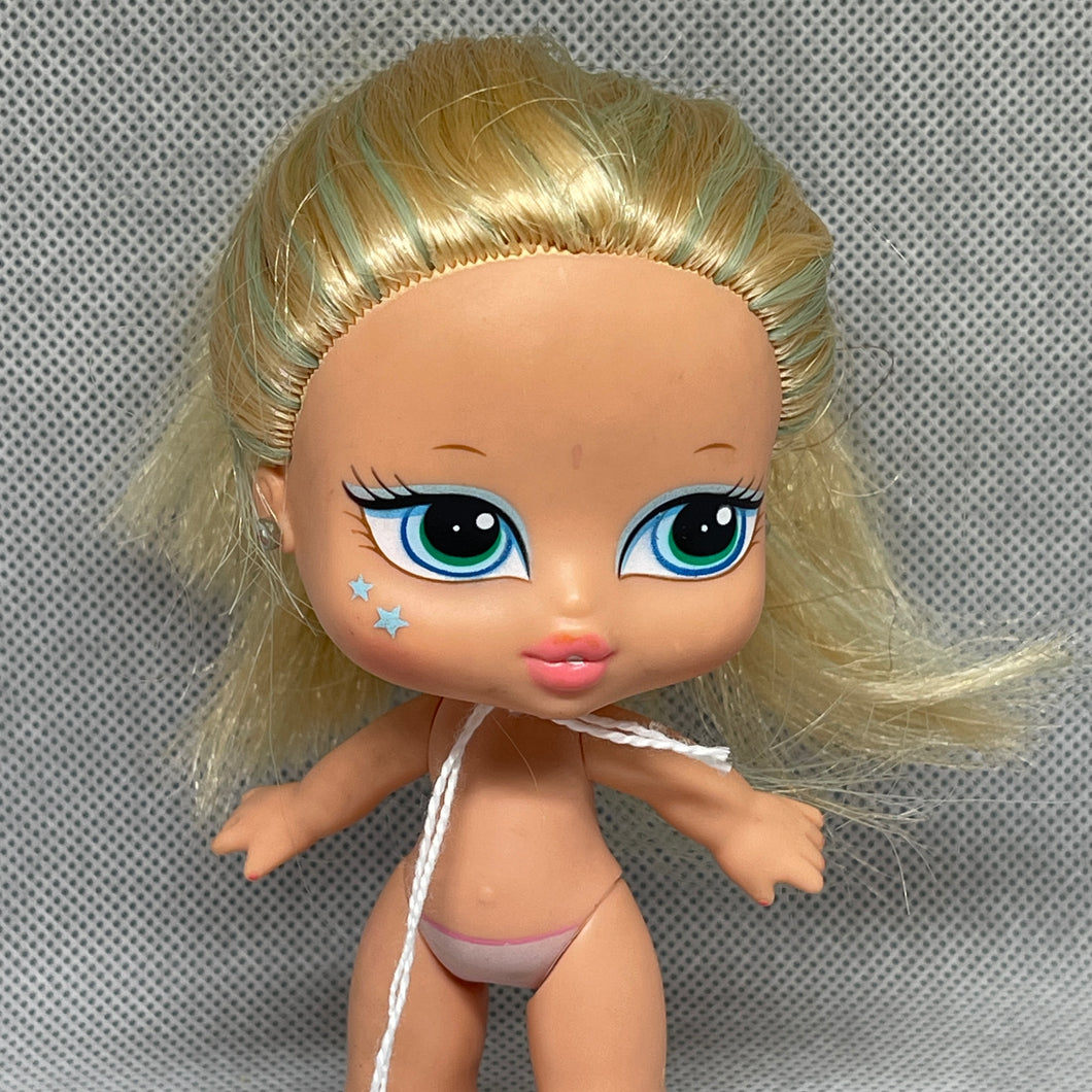 MGA Bratz Babyz Doll Cloe Blue Stars Earring Streaks in Hair 4.5
