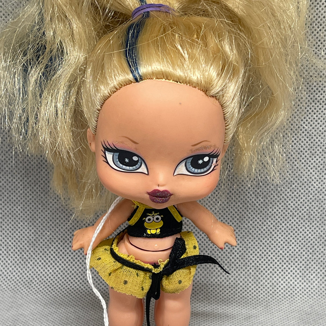 MGA Bratz Babyz Doll Cloe Blonde Blue Streaks Glitter Lipstick 4.5: (Pre-Owned) #B-31