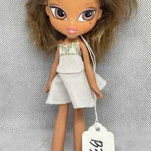 Load image into Gallery viewer, MGA Bratz Girlz Kidz Doll YasminPuple Eye Shadown Pink Lipstick Dress 6&quot; (Pre-Owned) #B-34
