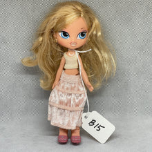 Load image into Gallery viewer, MGA Bratz Girlz Kidz Doll Cloe Dressed Earrings blue Eyes 6&quot; (Pre-Owned) #B-15
