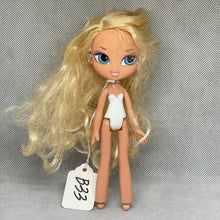 Load image into Gallery viewer, MGA Bratz Girlz Kidz Snap Doll Cloe Earrings Blue Eyes 6.0&quot; (Pre-Owned) #B-33
