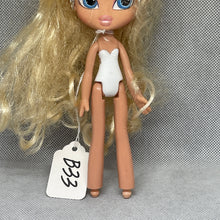 Load image into Gallery viewer, MGA Bratz Girlz Kidz Snap Doll Cloe Earrings Blue Eyes 6.0&quot; (Pre-Owned) #B-33
